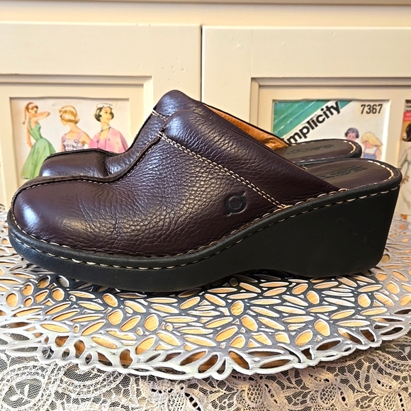 B.O.C. Born brown leathe clogs Sz 8 ⭐️ - Picture 5 of 9